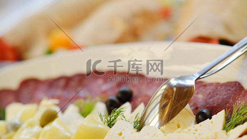 揭秘零食贴牌代工费用构成：关键因素及预算规划
